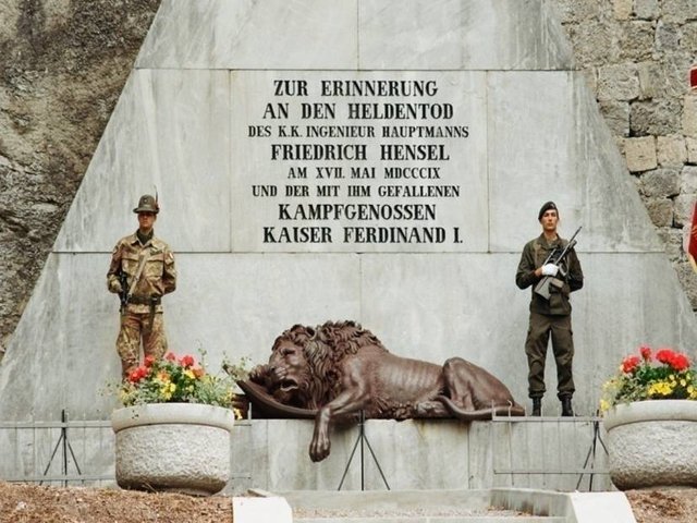 Monumento al capitano Hensel e ai difensori del forte